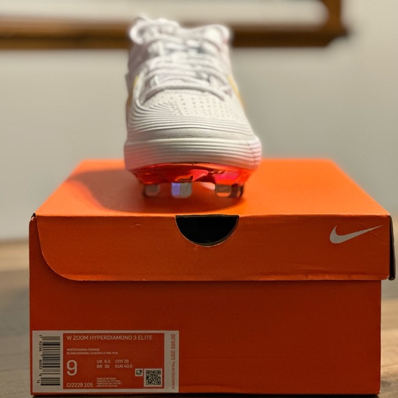 Size 9, NWT, Nike Zoom Hyperdiamond 3 Elite Softball cleats - Picture 2 of 4